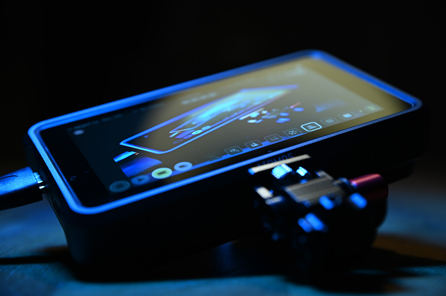 Foto ar video montāžas monitoru